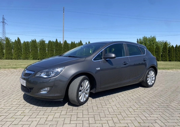 Opel Astra cena 26900 przebieg: 200000, rok produkcji 2011 z Kutno małe 781